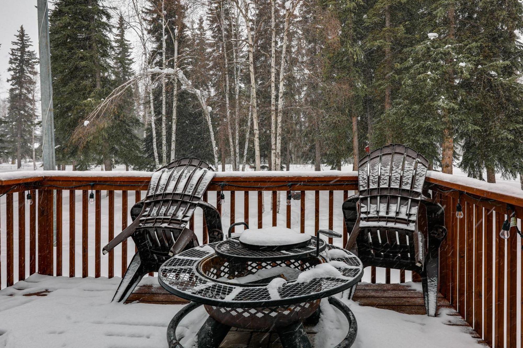 North Pole Escape With Deck And Aurora Lights Views! Villa Exterior photo